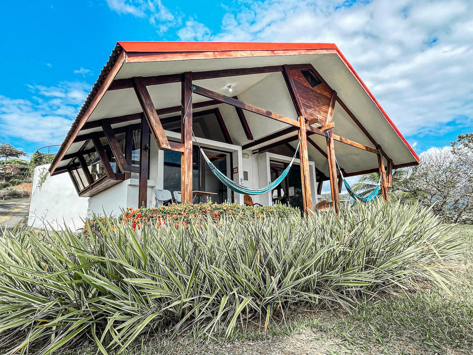 Surf Synergy All-Inclusive Surf Retreat Jacó Екстериор снимка