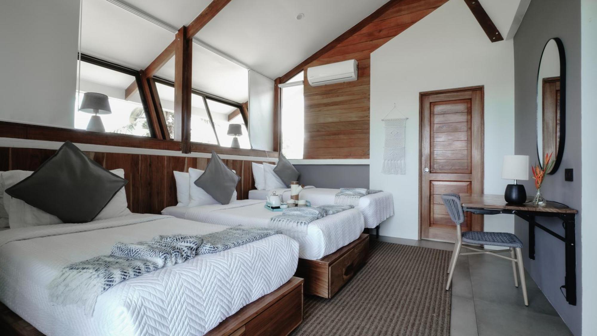 Surf Synergy All-Inclusive Surf Retreat Jacó Екстериор снимка