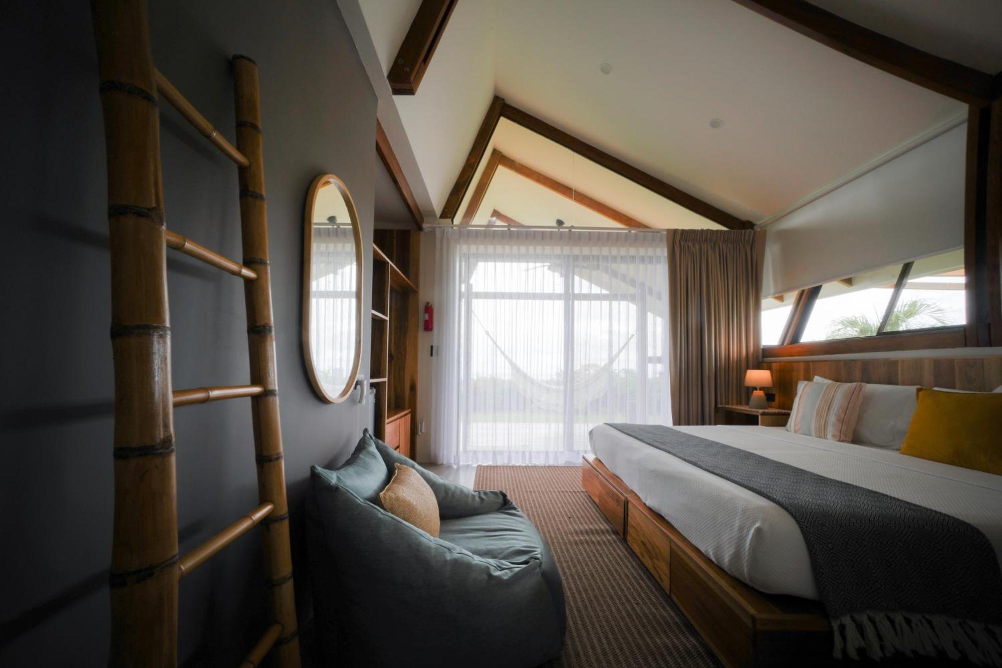 Surf Synergy All-Inclusive Surf Retreat Jacó Екстериор снимка